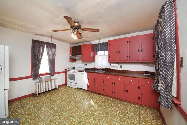 1190 N EASTON RD, Doylestown, PA 18902