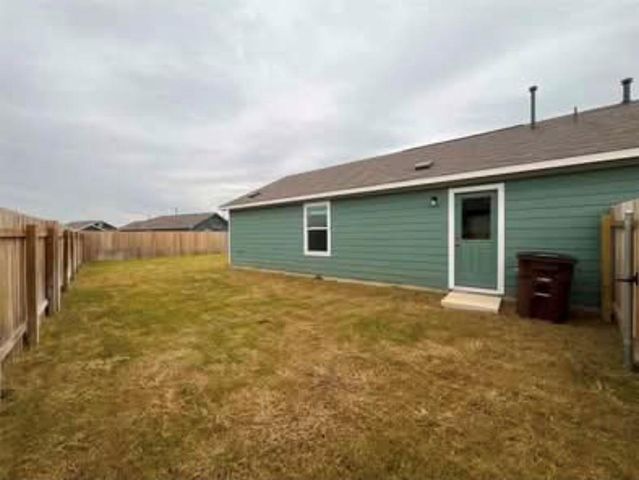 420 Halfmoon DR, Lockhart, TX 78644