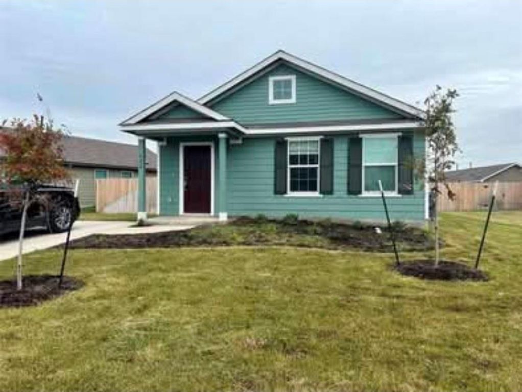 420 Halfmoon DR, Lockhart, TX 78644