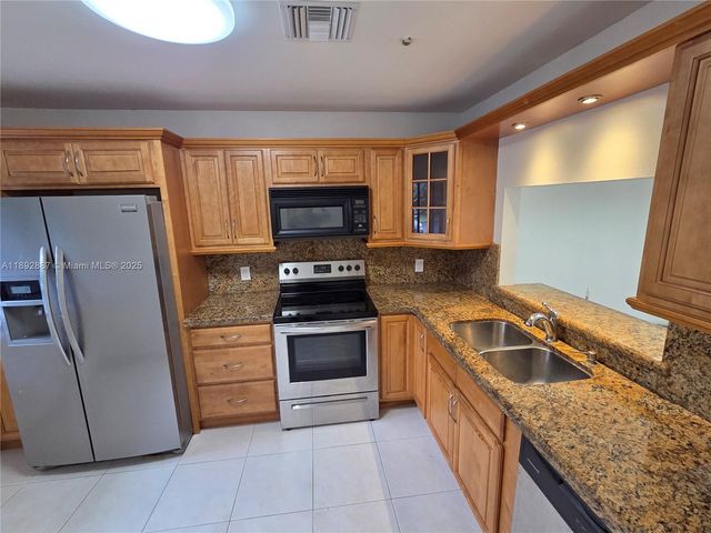 460 Lakeview Drive 2, Weston, FL 33326