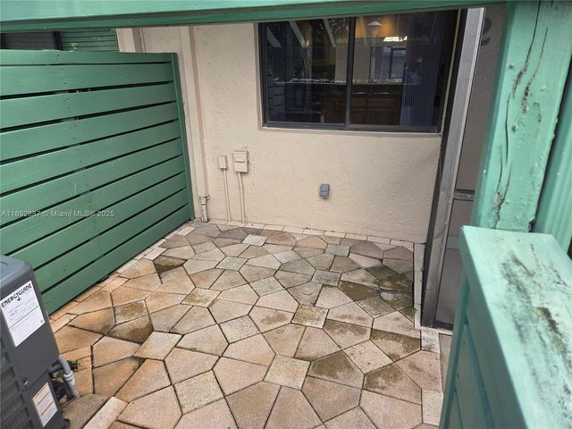 460 Lakeview Drive 2, Weston, FL 33326