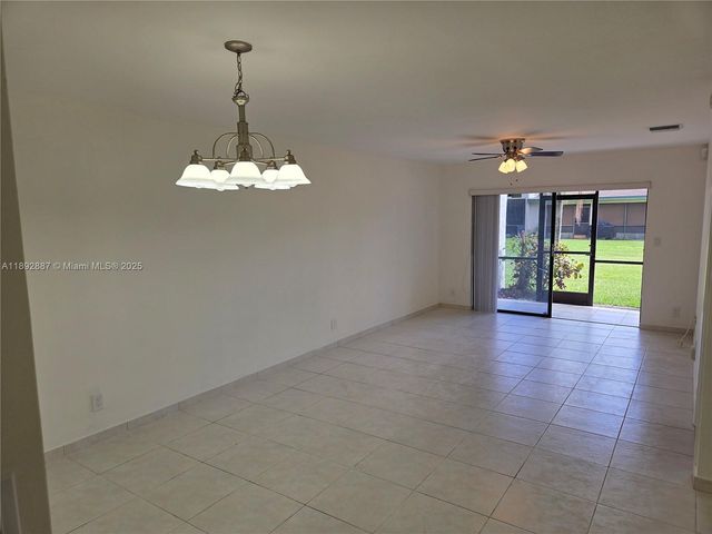 460 Lakeview Drive 2, Weston, FL 33326