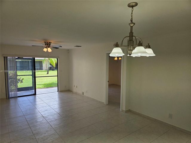 460 Lakeview Drive 2, Weston, FL 33326