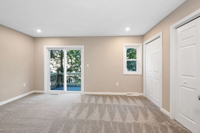 38 Farmland Rd C, Lowell, MA 01850