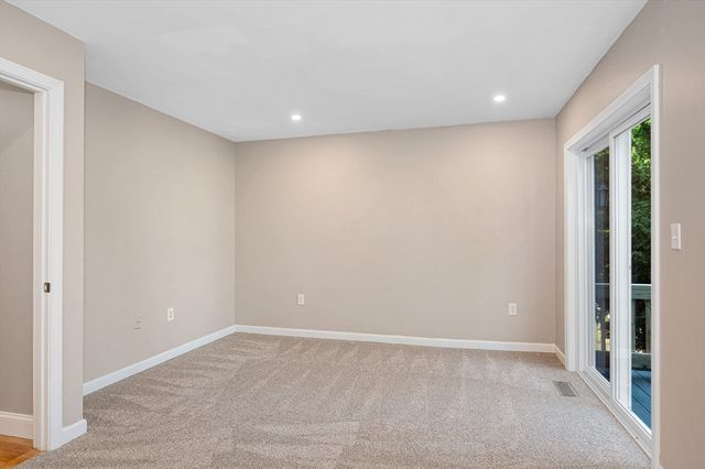 38 Farmland Rd C, Lowell, MA 01850