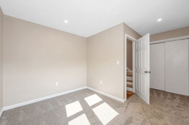 38 Farmland Rd C, Lowell, MA 01850