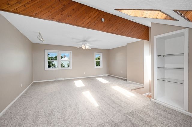 38 Farmland Rd C, Lowell, MA 01850