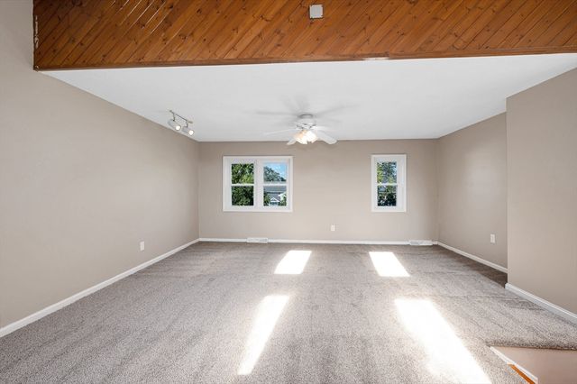 38 Farmland Rd C, Lowell, MA 01850
