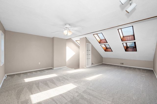 38 Farmland Rd C, Lowell, MA 01850