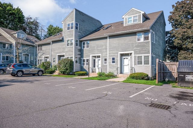 38 Farmland Rd C, Lowell, MA 01850
