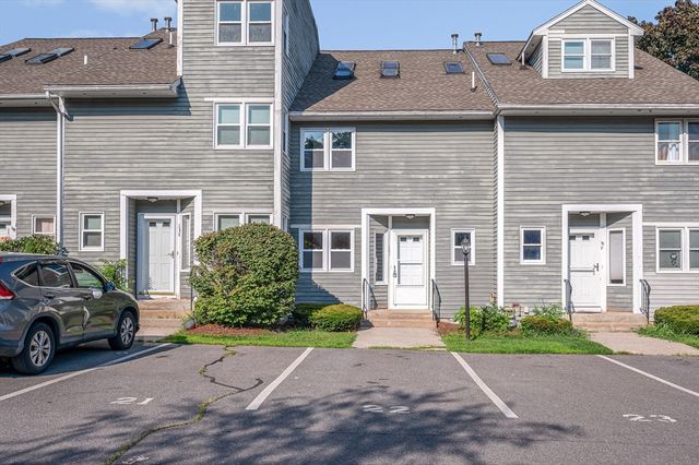 38 Farmland Rd C, Lowell, MA 01850
