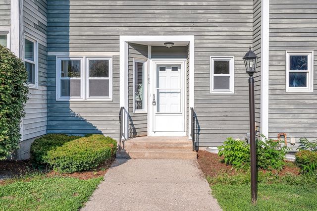 38 Farmland Rd C, Lowell, MA 01850
