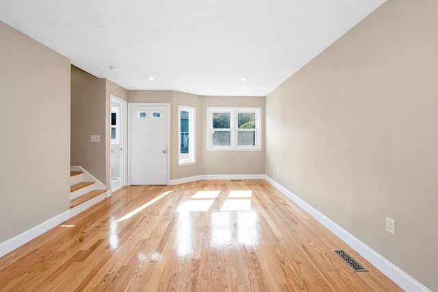38 Farmland Rd C, Lowell, MA 01850