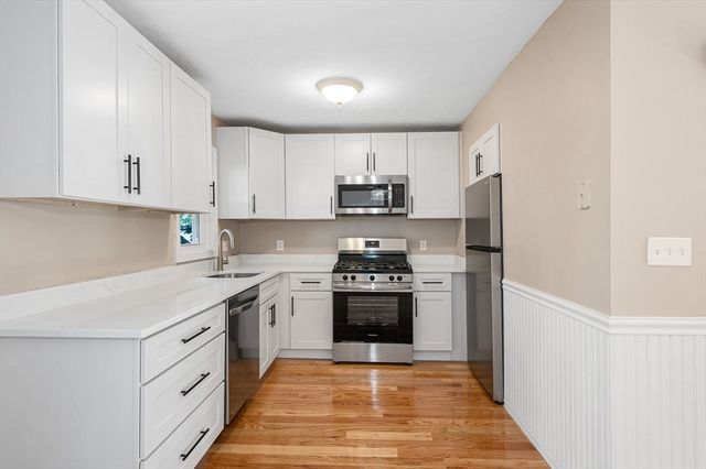 38 Farmland Rd C, Lowell, MA 01850