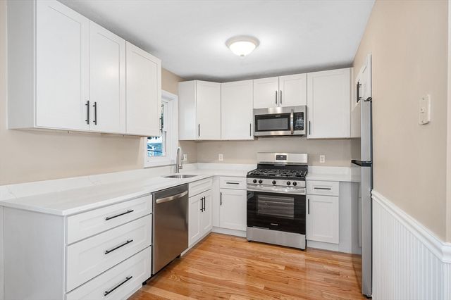 38 Farmland Rd C, Lowell, MA 01850