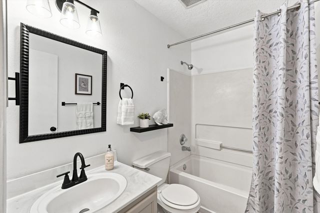 10805 Park North Street NW, Albuquerque, NM 87114