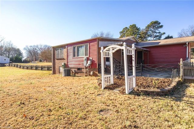 5424 Skylark Road, Pfafftown, NC 27040