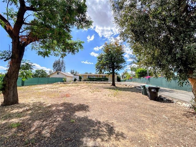 28205 El Toro, Lake Elsinore, CA 92532