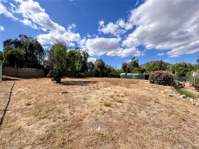 28205 El Toro, Lake Elsinore, CA 92532