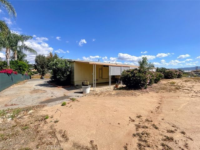 28205 El Toro, Lake Elsinore, CA 92532