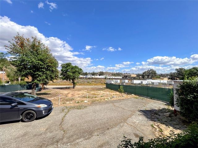 28205 El Toro, Lake Elsinore, CA 92532