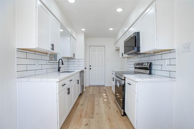 1639 Castle Creek Drive, Missouri City, TX 77489