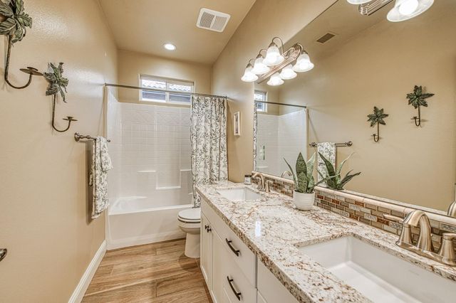 3944 Buckingham Avenue, Clovis, CA 93619