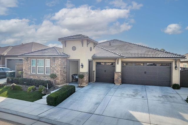 3944 Buckingham Avenue, Clovis, CA 93619