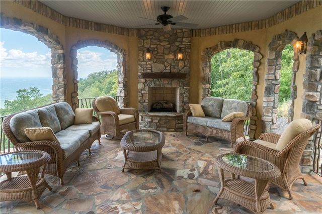 91 The Cliffs Parkway, Landrum, SC 29356