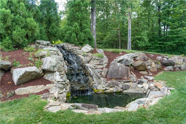 91 The Cliffs Parkway, Landrum, SC 29356