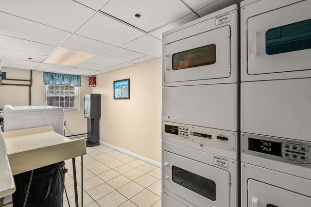 137 Peterborough St 21, Boston, MA 02215