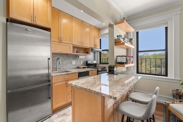 137 Peterborough St 21, Boston, MA 02215