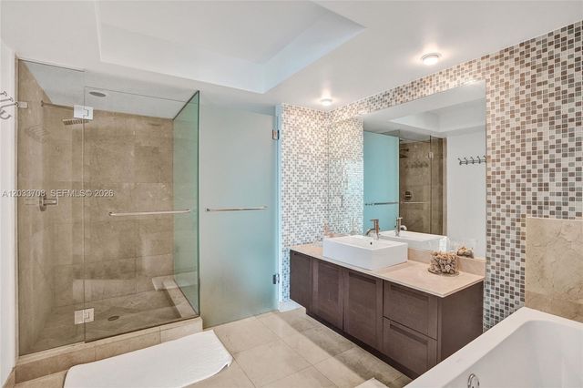 150 Sunny Isles Boulevard 11601, Sunny Isles Beach, FL 33160