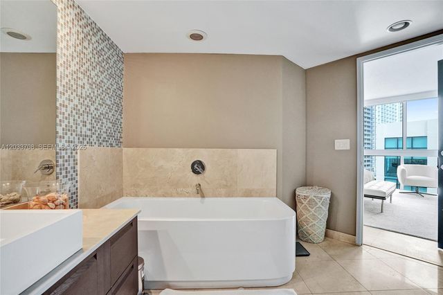 150 Sunny Isles Boulevard 11601, Sunny Isles Beach, FL 33160