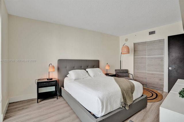 150 Sunny Isles Boulevard 11601, Sunny Isles Beach, FL 33160