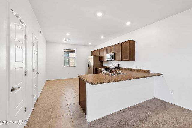 6330 S Crescent Peak Drive, Tucson, AZ 85706