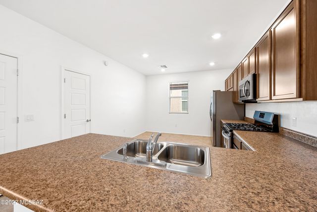 6330 S Crescent Peak Drive, Tucson, AZ 85706