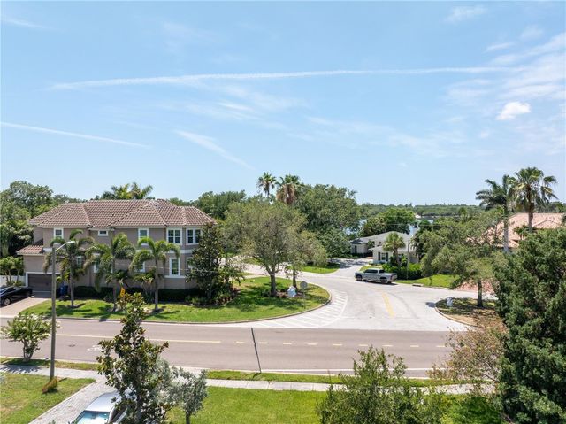 167 ALMEDO WAY NE, St Petersburg, FL 33704