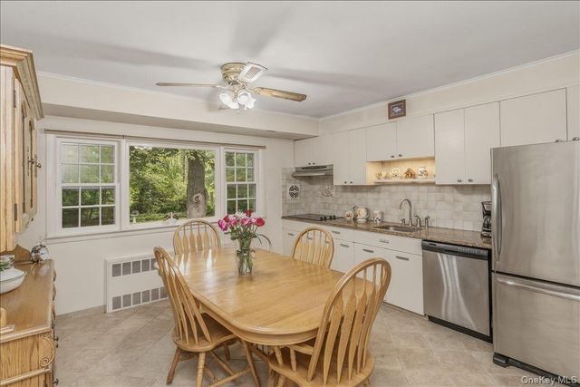 9 Fox Ridge Lane, Locust Valley, NY 11560