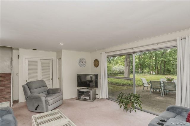 9 Fox Ridge Lane, Locust Valley, NY 11560