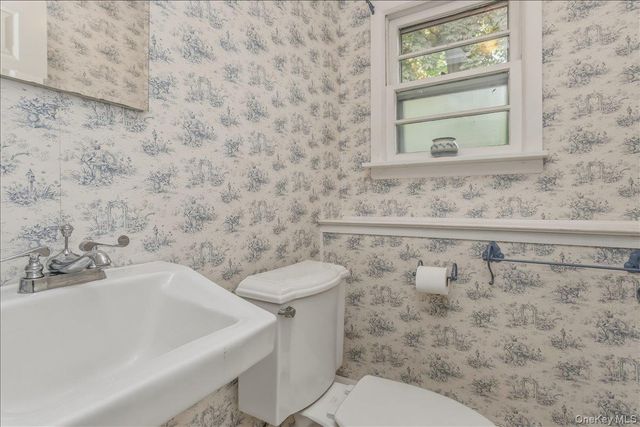 9 Fox Ridge Lane, Locust Valley, NY 11560