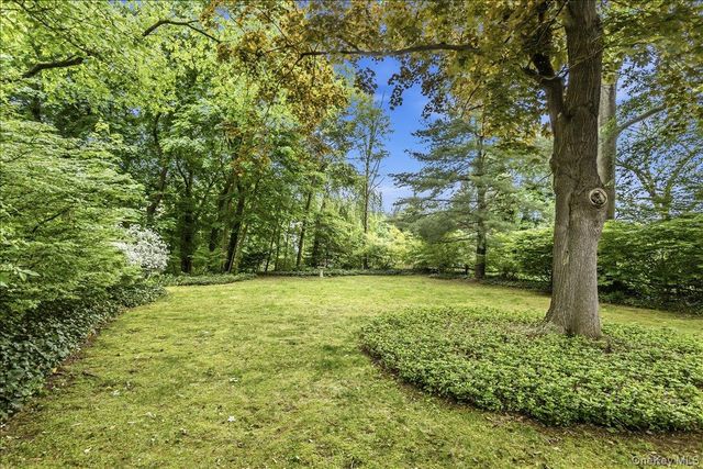 9 Fox Ridge Lane, Locust Valley, NY 11560