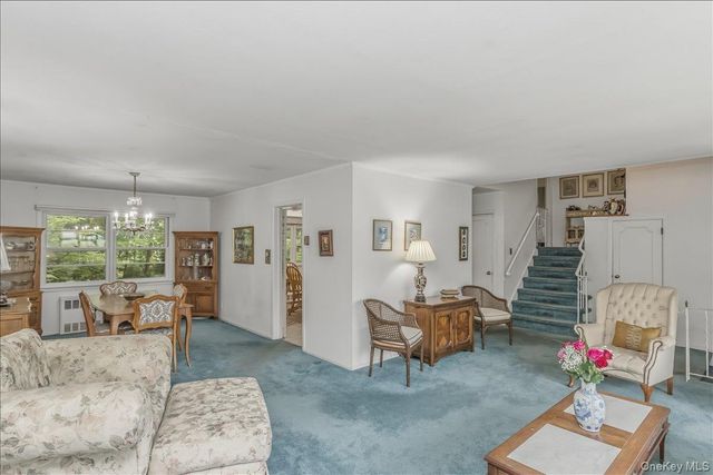 9 Fox Ridge Lane, Locust Valley, NY 11560