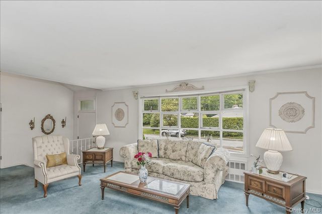 9 Fox Ridge Lane, Locust Valley, NY 11560