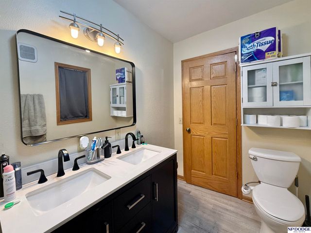 314 W 2nd Street, Oakland, NE 68045