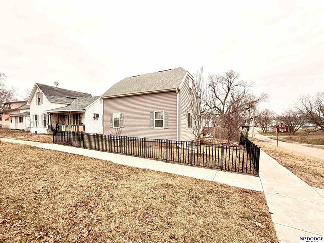 314 W 2nd Street, Oakland, NE 68045