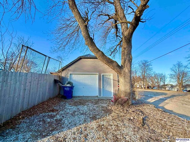 314 W 2nd Street, Oakland, NE 68045