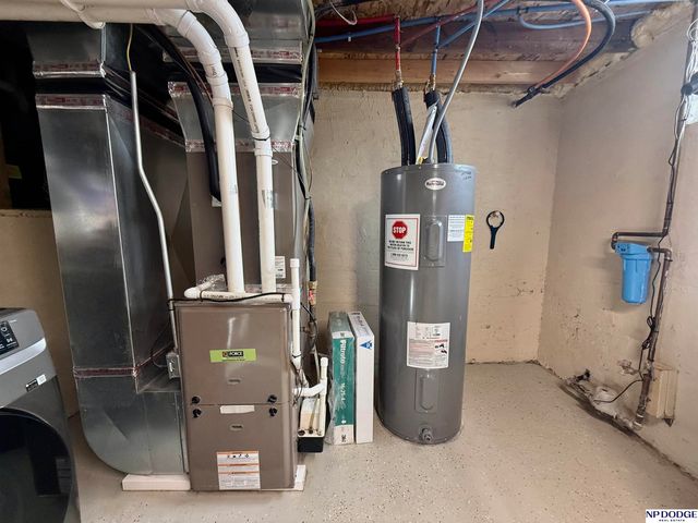 314 W 2nd Street, Oakland, NE 68045