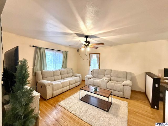 314 W 2nd Street, Oakland, NE 68045