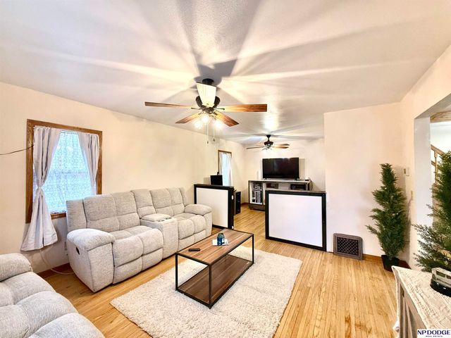 314 W 2nd Street, Oakland, NE 68045